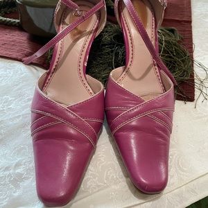 Item 24 Liz Claiborne Flex pink leather heels.